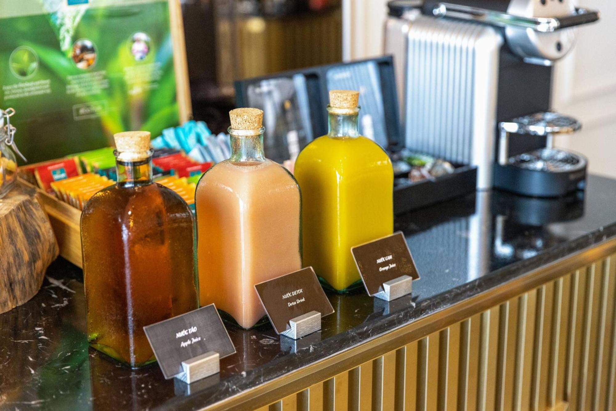 Hotel Melia Vinpearl Hue Exteriér fotografie Bottles of fruit juice