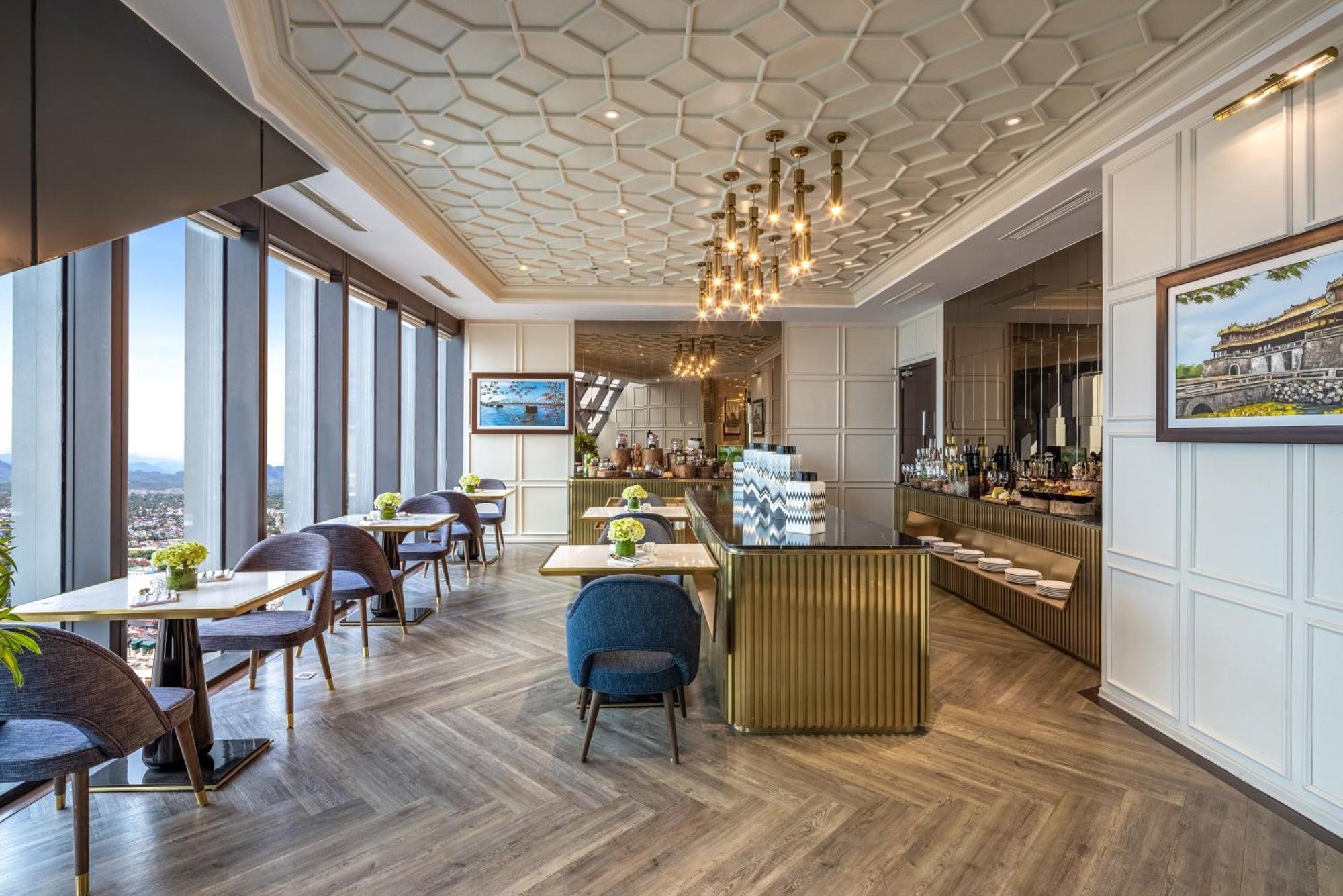 Hotel Melia Vinpearl Hue Exteriér fotografie The Club at The Landmark, Bangkok