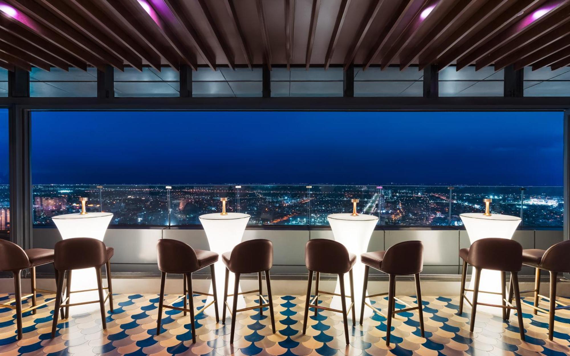 Hotel Melia Vinpearl Hue Exteriér fotografie Sky Bar